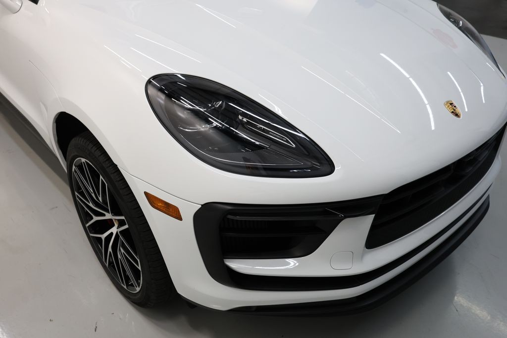 Porsche Macan Vehicle Full-screen Gallery Image 52