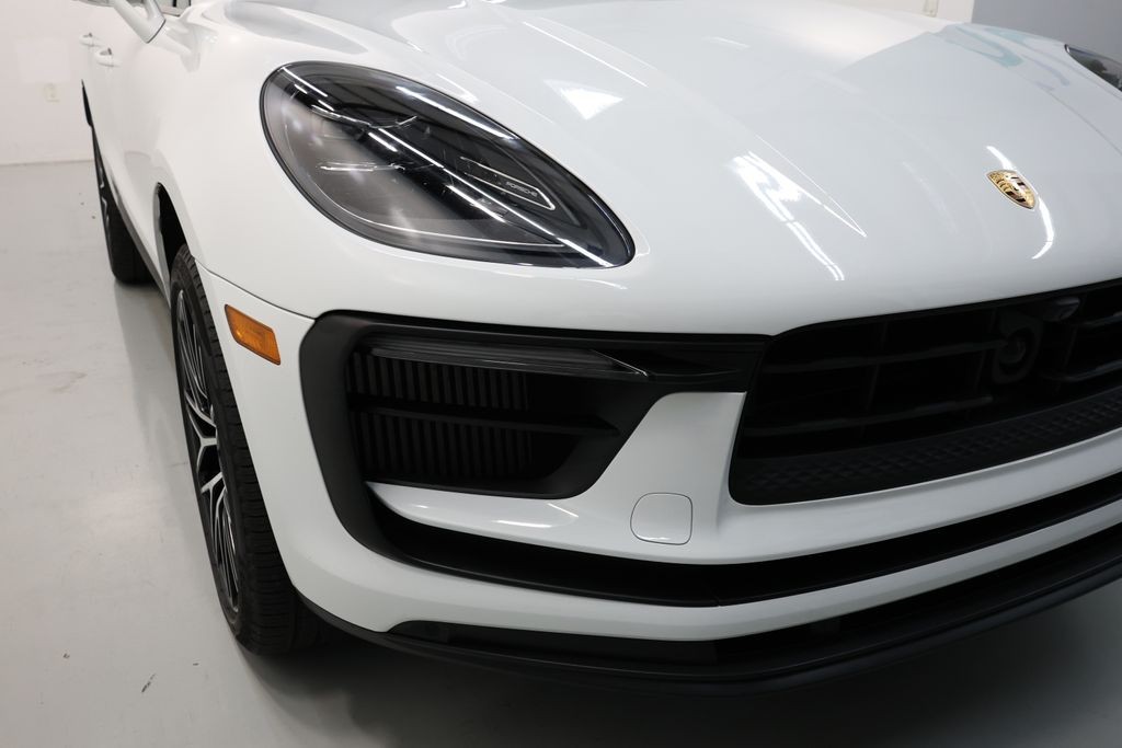 Porsche Macan Vehicle Full-screen Gallery Image 53