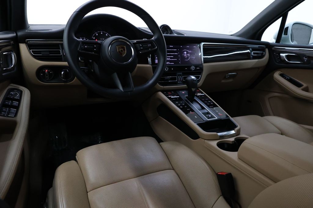 Porsche Macan Vehicle Full-screen Gallery Image 67