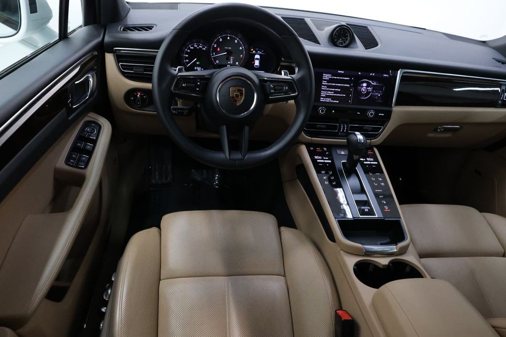Porsche Macan Vehicle Full-screen Gallery Image 68
