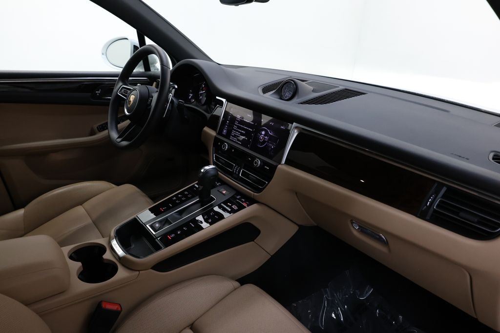 Porsche Macan Vehicle Full-screen Gallery Image 69