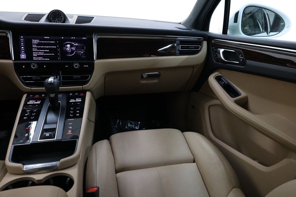 Porsche Macan Vehicle Full-screen Gallery Image 70