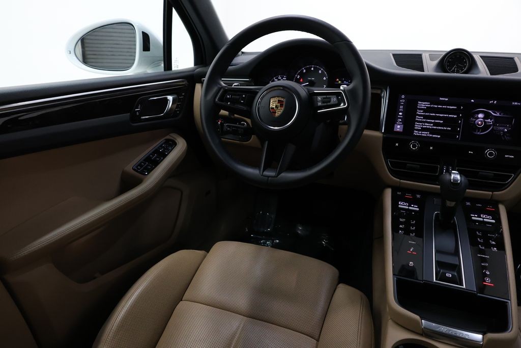 Porsche Macan Vehicle Full-screen Gallery Image 71