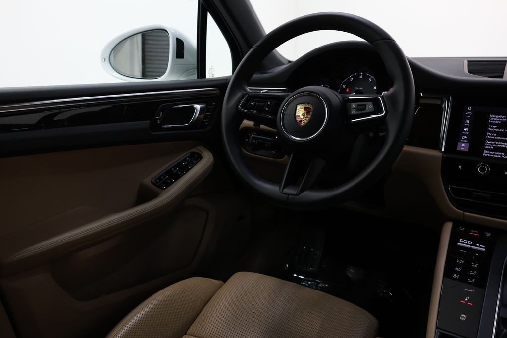 Porsche Macan Vehicle Full-screen Gallery Image 72