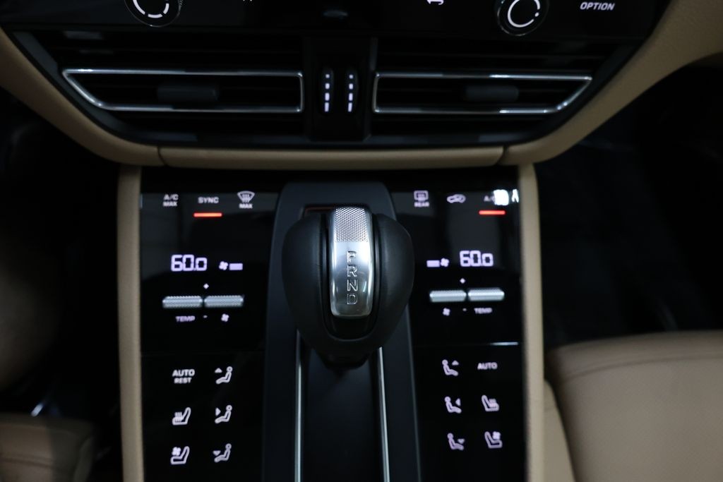 Porsche Macan Vehicle Full-screen Gallery Image 73