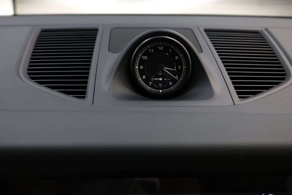 Porsche Macan Vehicle Full-screen Gallery Image 74