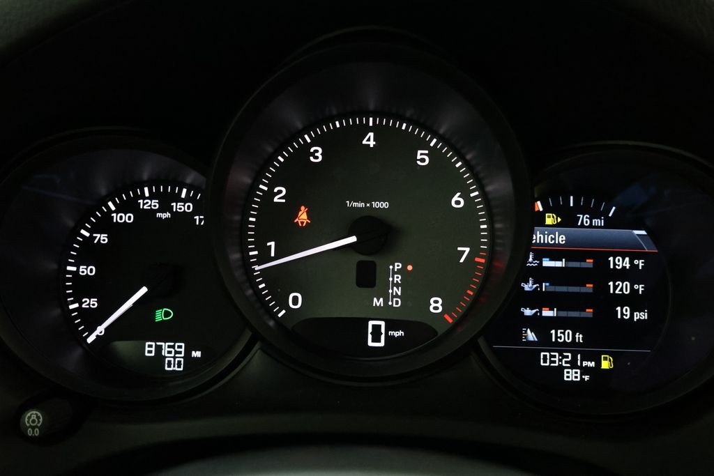 Porsche Macan Vehicle Full-screen Gallery Image 77