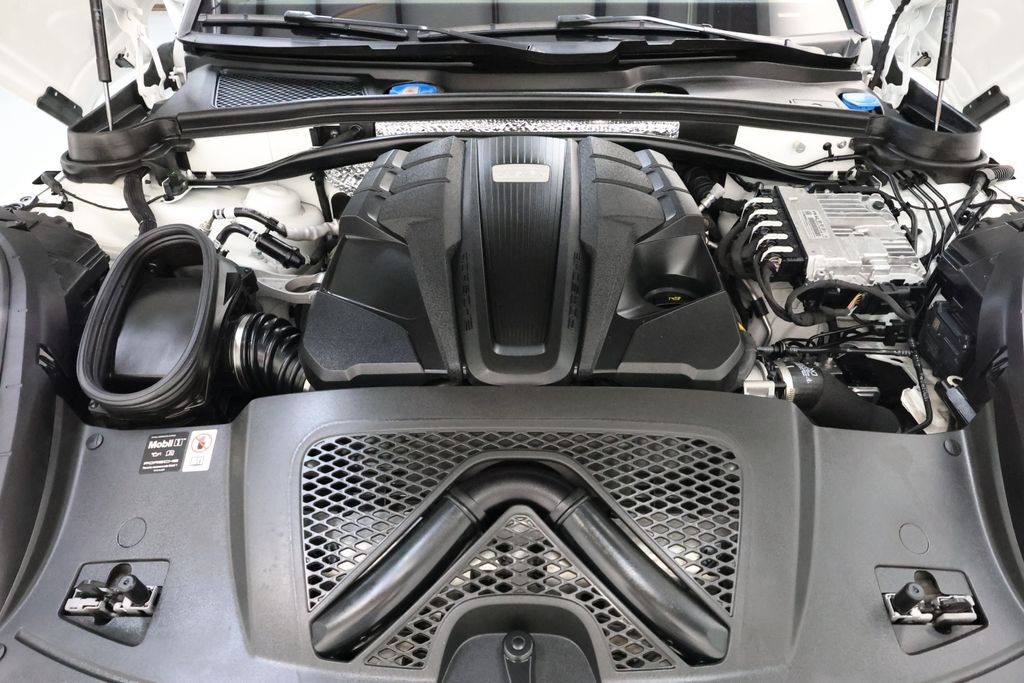 Porsche Macan Vehicle Full-screen Gallery Image 81