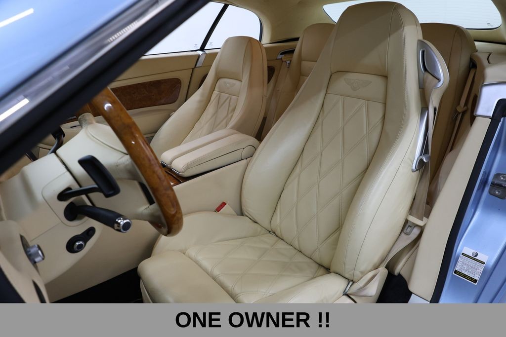 Bentley Continental GTC Vehicle Full-screen Gallery Image 09