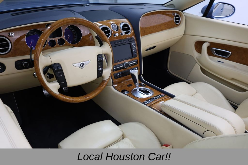 Bentley Continental GTC Vehicle Full-screen Gallery Image 10