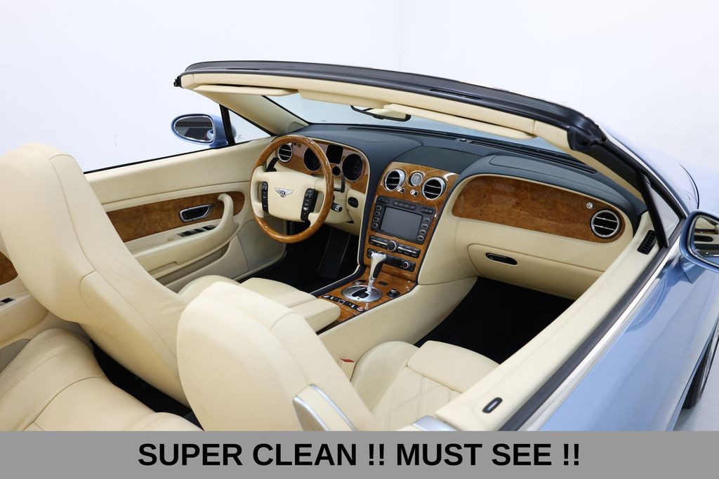 Bentley Continental GTC Vehicle Full-screen Gallery Image 19