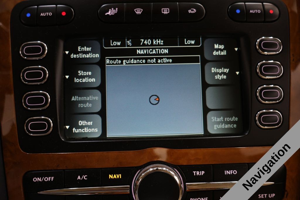 Bentley Continental GTC Vehicle Full-screen Gallery Image 22