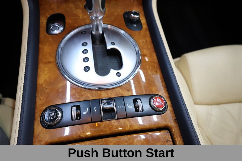 Bentley Continental GTC Vehicle Full-screen Gallery Image 24