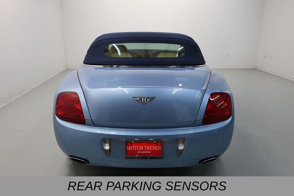 Bentley Continental GTC Vehicle Full-screen Gallery Image 26