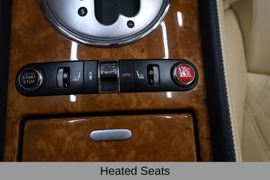 Bentley Continental GTC Vehicle Full-screen Gallery Image 28