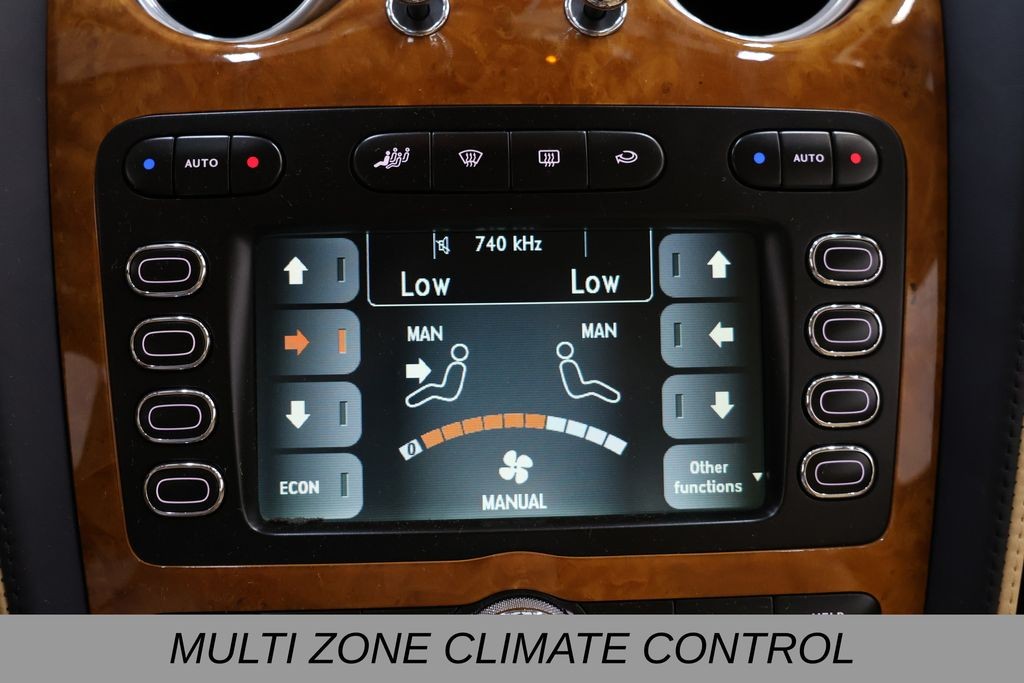 Bentley Continental GTC Vehicle Full-screen Gallery Image 29