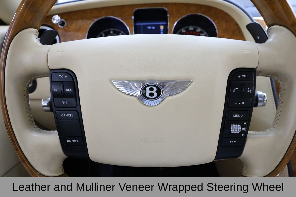 Bentley Continental GTC Vehicle Full-screen Gallery Image 31