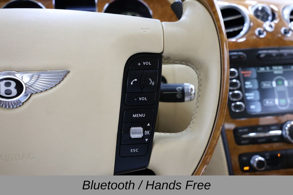 Bentley Continental GTC Vehicle Full-screen Gallery Image 33