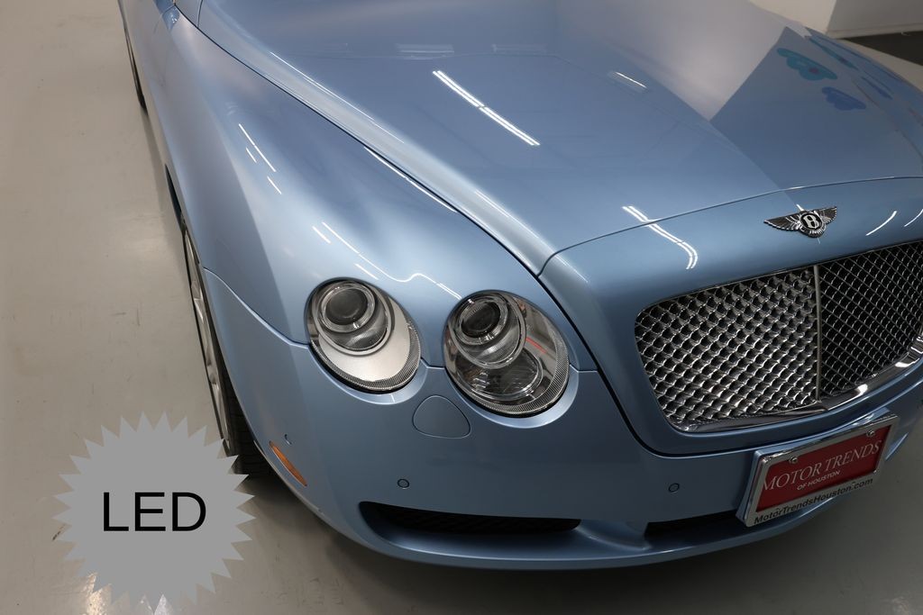 Bentley Continental GTC Vehicle Full-screen Gallery Image 35