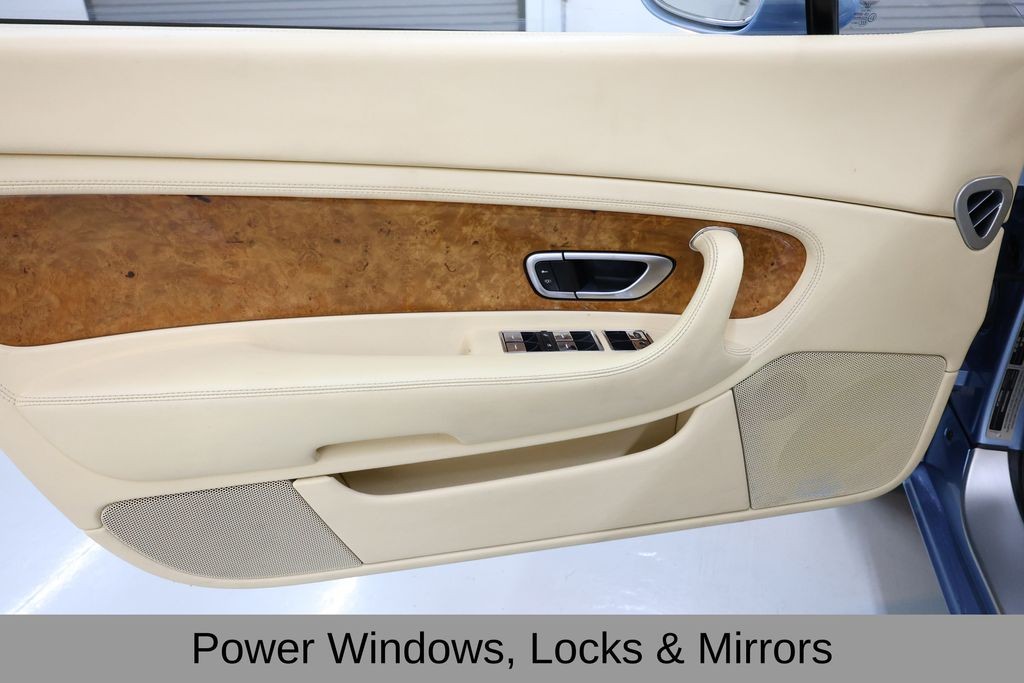 Bentley Continental GTC Vehicle Full-screen Gallery Image 37