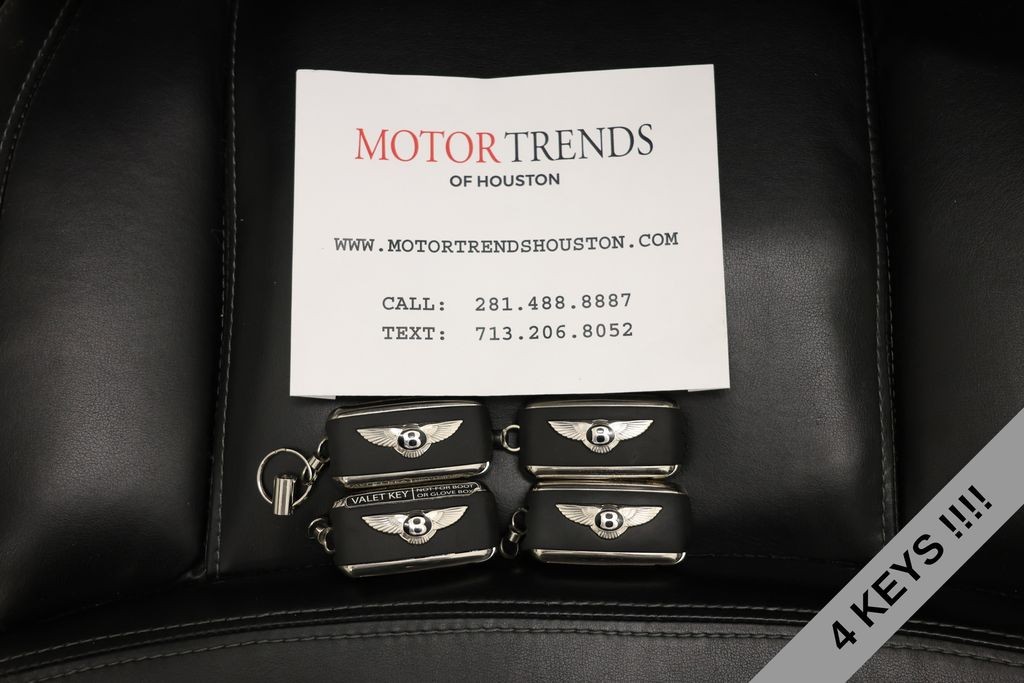 Bentley Continental GTC Vehicle Full-screen Gallery Image 38