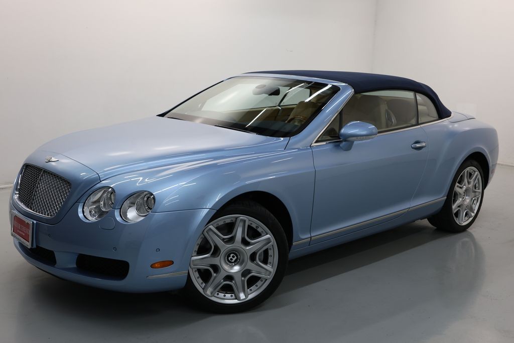 Bentley Continental GTC Vehicle Full-screen Gallery Image 41