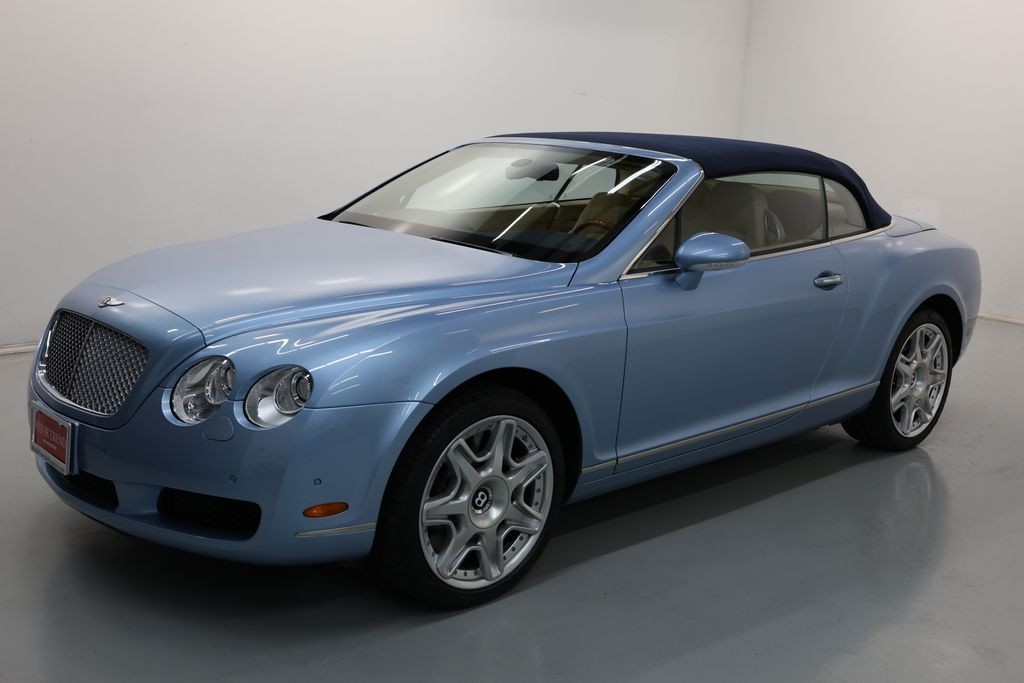 Bentley Continental GTC Vehicle Full-screen Gallery Image 42