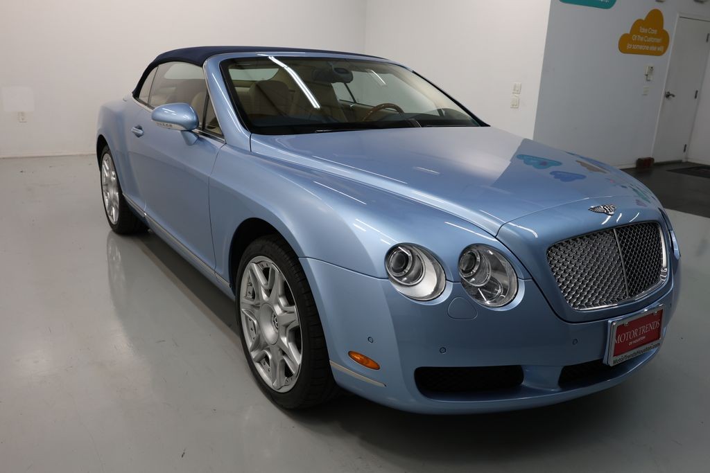 Bentley Continental GTC Vehicle Full-screen Gallery Image 49