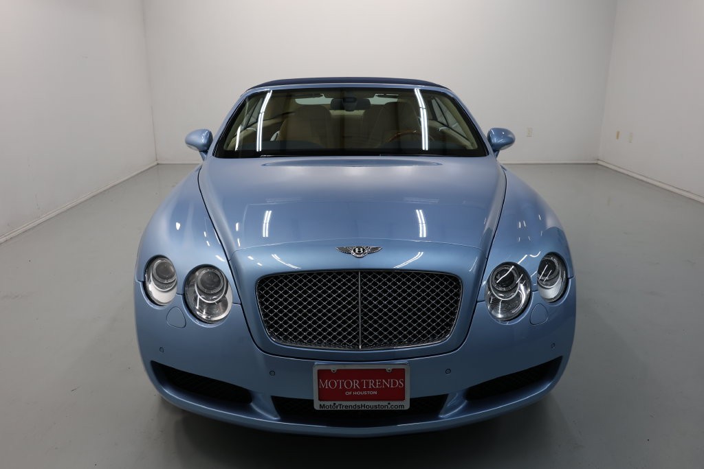 Bentley Continental GTC Vehicle Full-screen Gallery Image 53