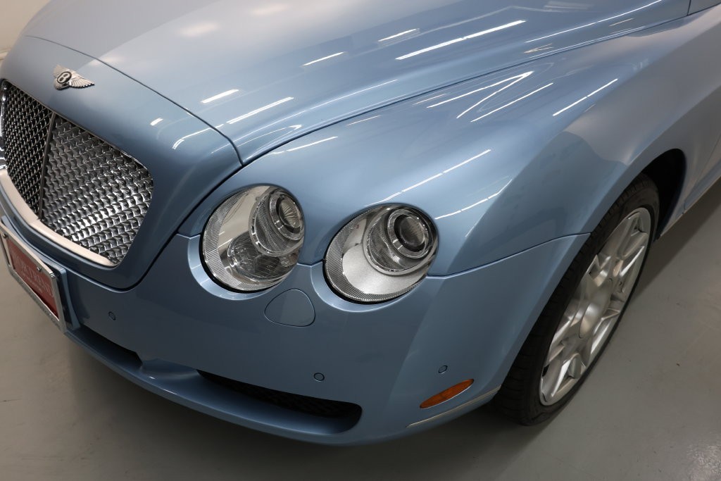 Bentley Continental GTC Vehicle Full-screen Gallery Image 54