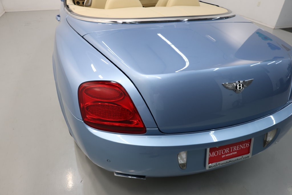 Bentley Continental GTC Vehicle Full-screen Gallery Image 58