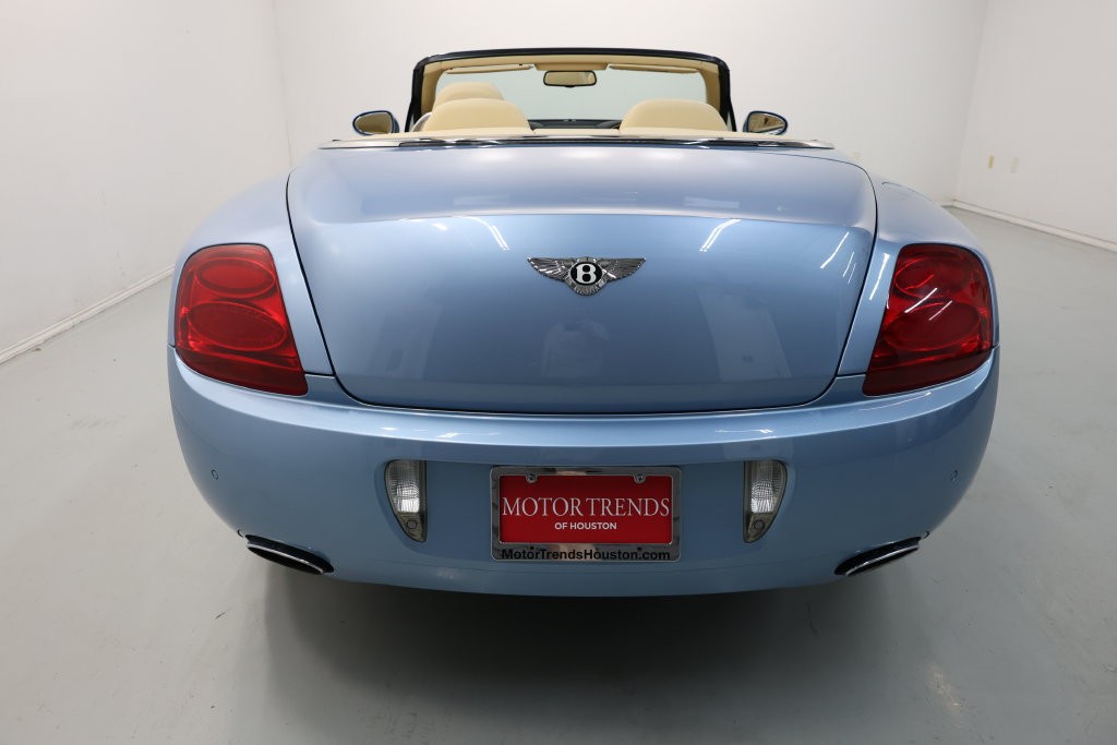 Bentley Continental GTC Vehicle Full-screen Gallery Image 59