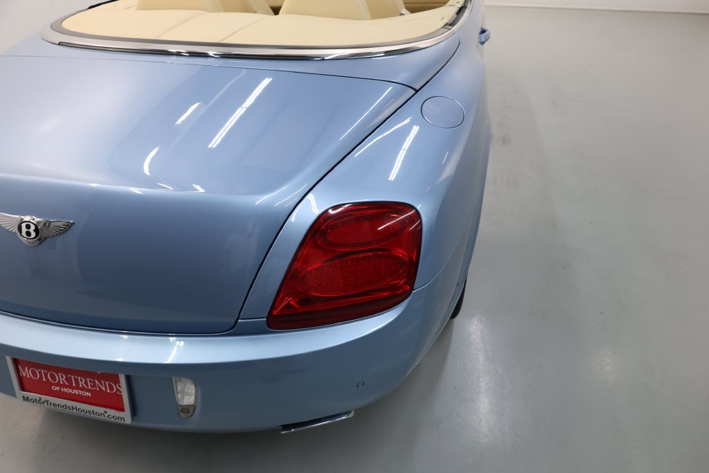 Bentley Continental GTC Vehicle Full-screen Gallery Image 60