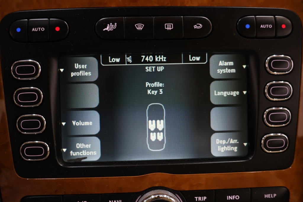 Bentley Continental GTC Vehicle Full-screen Gallery Image 80