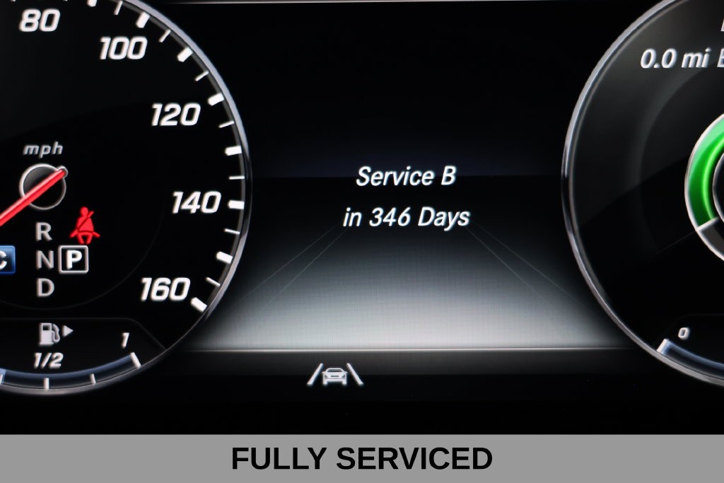 Mercedes-Benz G-Class Vehicle Full-screen Gallery Image 06