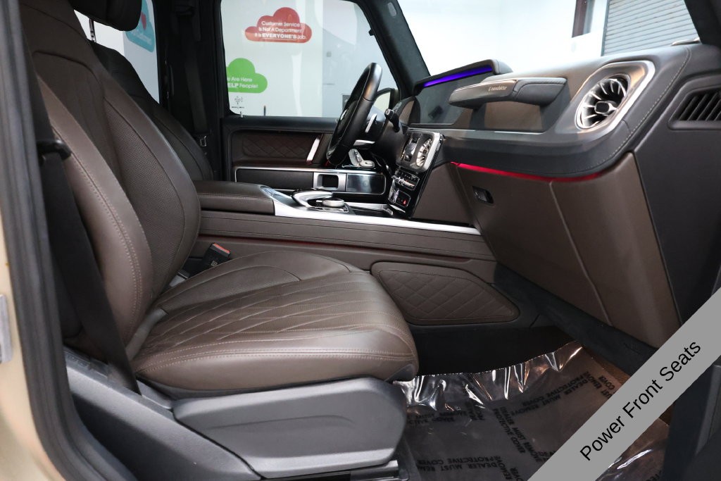 Mercedes-Benz G-Class Vehicle Full-screen Gallery Image 34