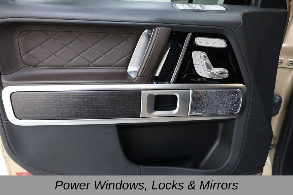 Mercedes-Benz G-Class Vehicle Full-screen Gallery Image 52