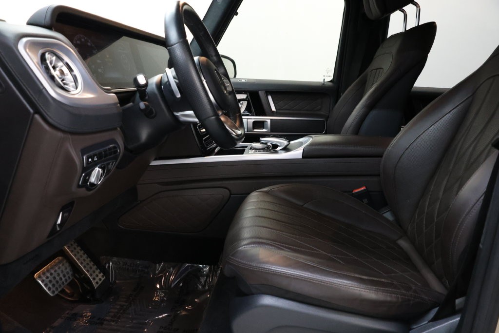 Mercedes-Benz G-Class Vehicle Full-screen Gallery Image 65