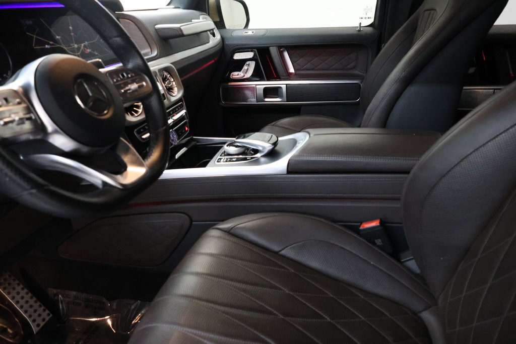 Mercedes-Benz G-Class Vehicle Full-screen Gallery Image 66