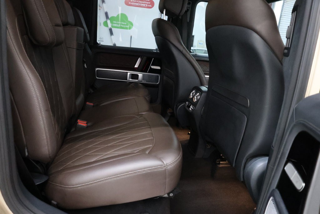 Mercedes-Benz G-Class Vehicle Full-screen Gallery Image 68