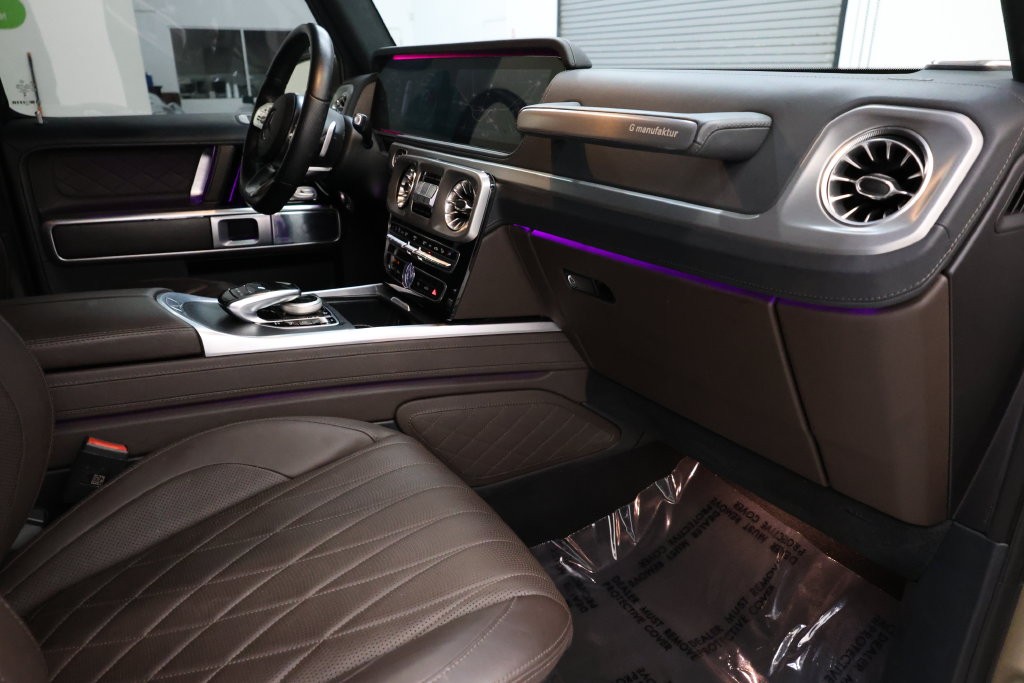 Mercedes-Benz G-Class Vehicle Full-screen Gallery Image 69