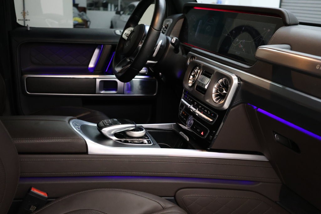 Mercedes-Benz G-Class Vehicle Full-screen Gallery Image 70