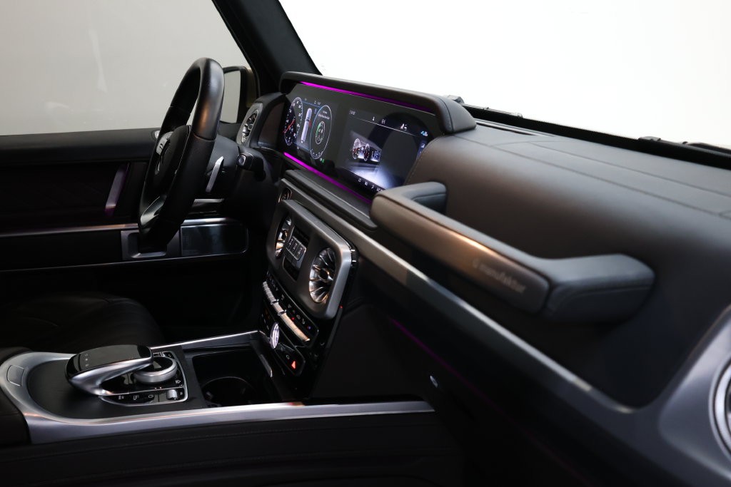 Mercedes-Benz G-Class Vehicle Full-screen Gallery Image 75