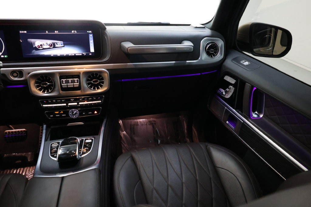 Mercedes-Benz G-Class Vehicle Full-screen Gallery Image 80