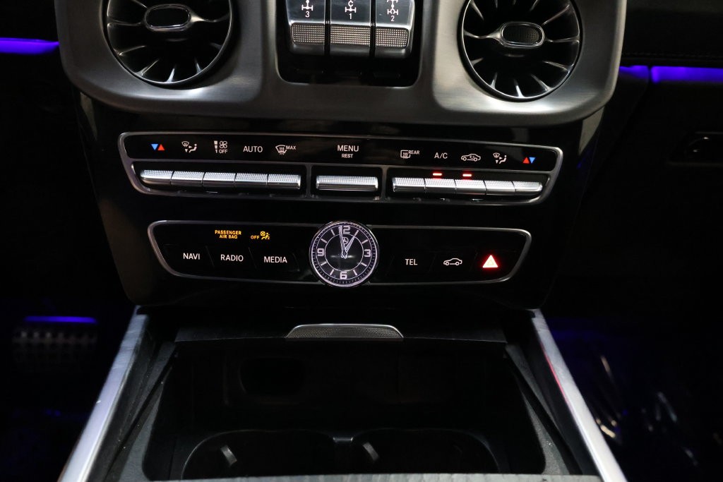 Mercedes-Benz G-Class Vehicle Full-screen Gallery Image 87