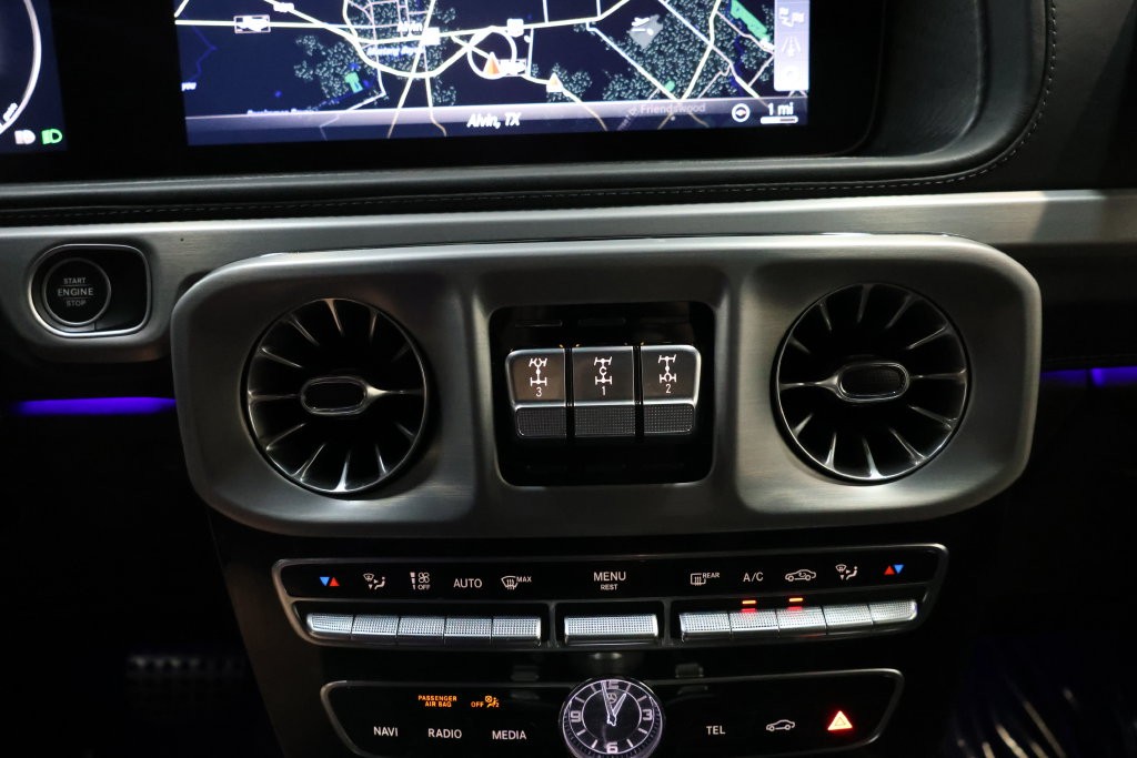 Mercedes-Benz G-Class Vehicle Full-screen Gallery Image 88