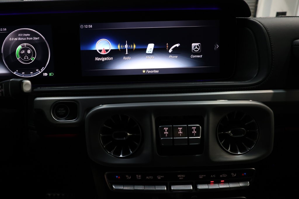 Mercedes-Benz G-Class Vehicle Full-screen Gallery Image 89