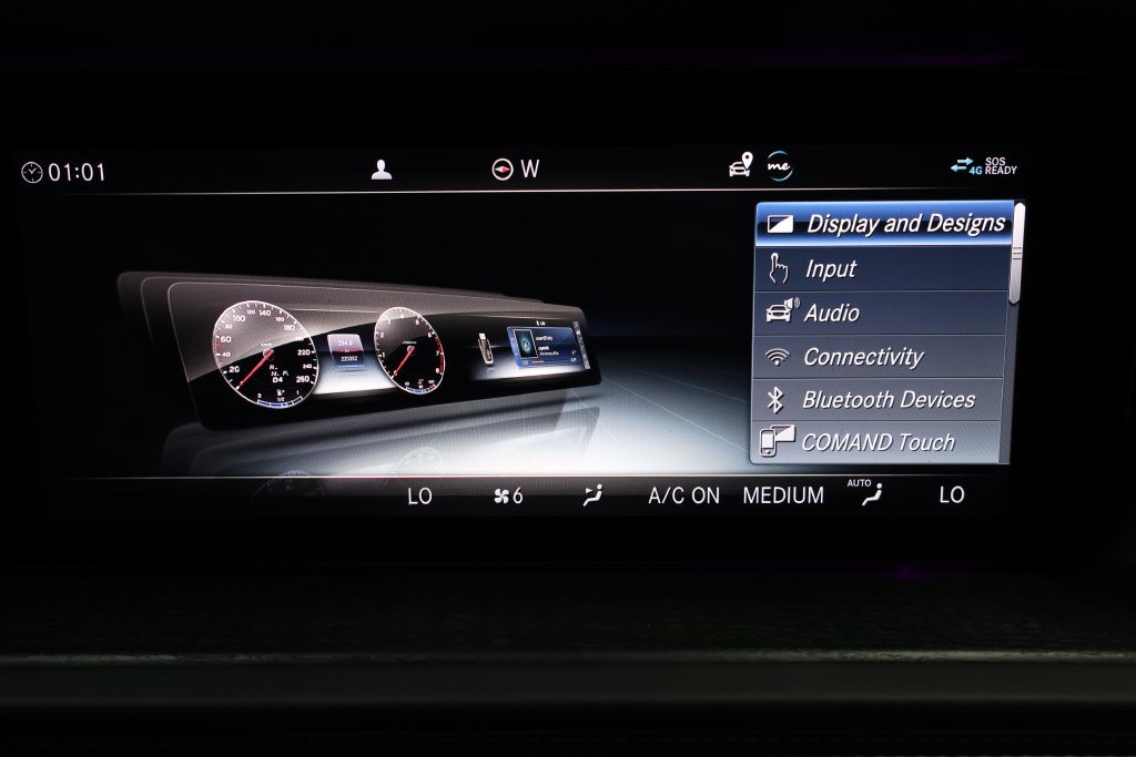Mercedes-Benz G-Class Vehicle Full-screen Gallery Image 97