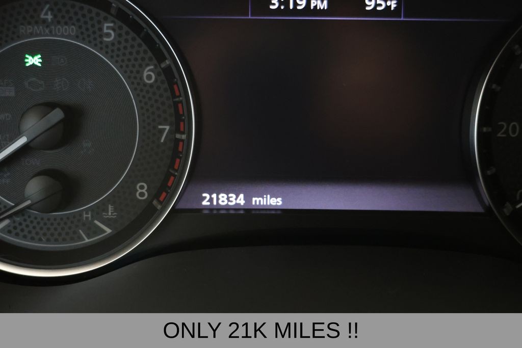 Nissan Armada Vehicle Full-screen Gallery Image 05