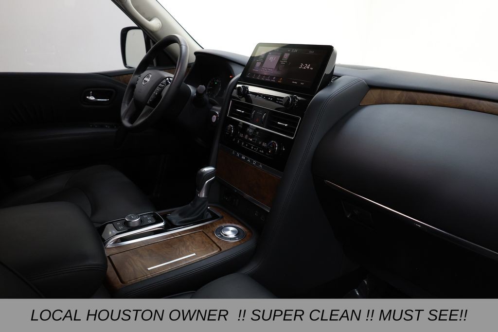 Nissan Armada Vehicle Full-screen Gallery Image 17